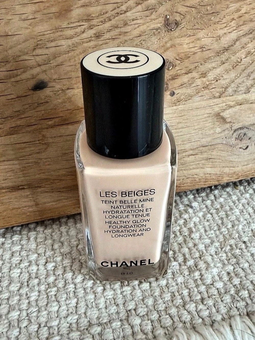 Chanel Les Beiges Healthy Glow Foundation B10 Beige
